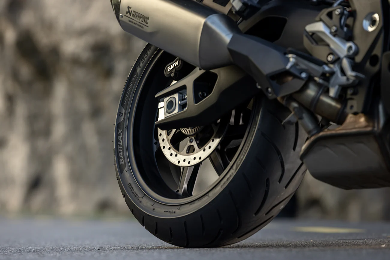 BRIDGESTONE T33 Rear Tire - Image 4
