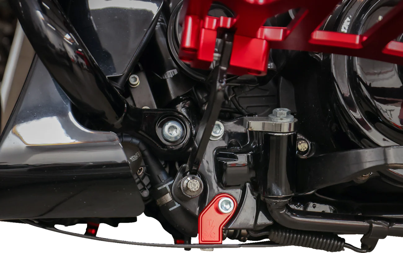 THRASHIN SUPPLY Skid Plate Carbon Fiber/Forged with Red Brackets FLHX/FLTRX TSC-3035-2 - Image 10